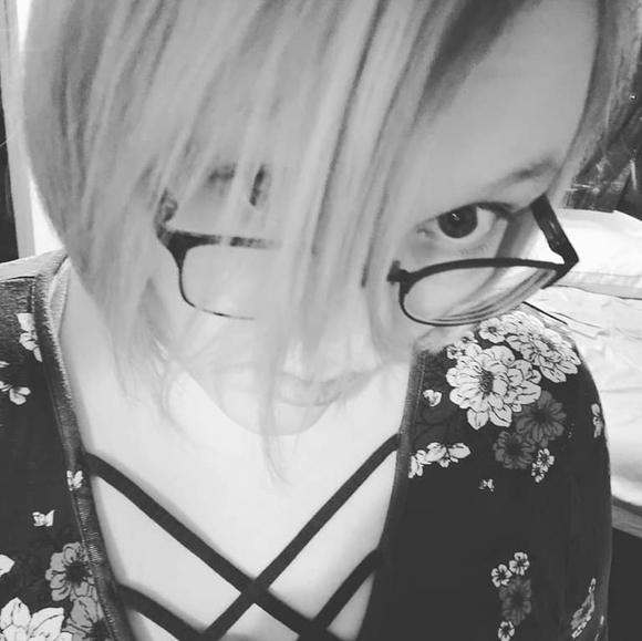 Meet your Posher, Ash - Picture 1 of 1